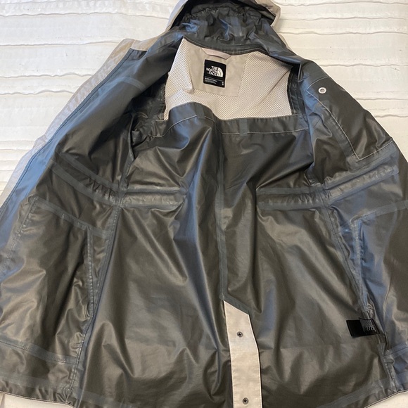 Awesome North Face waterproof trench - Picture 6 of 13